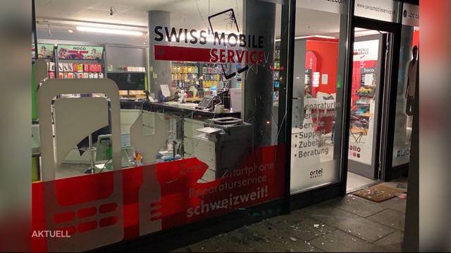 Einbrecher nehmen Handy-Shop in Neuenhof aus