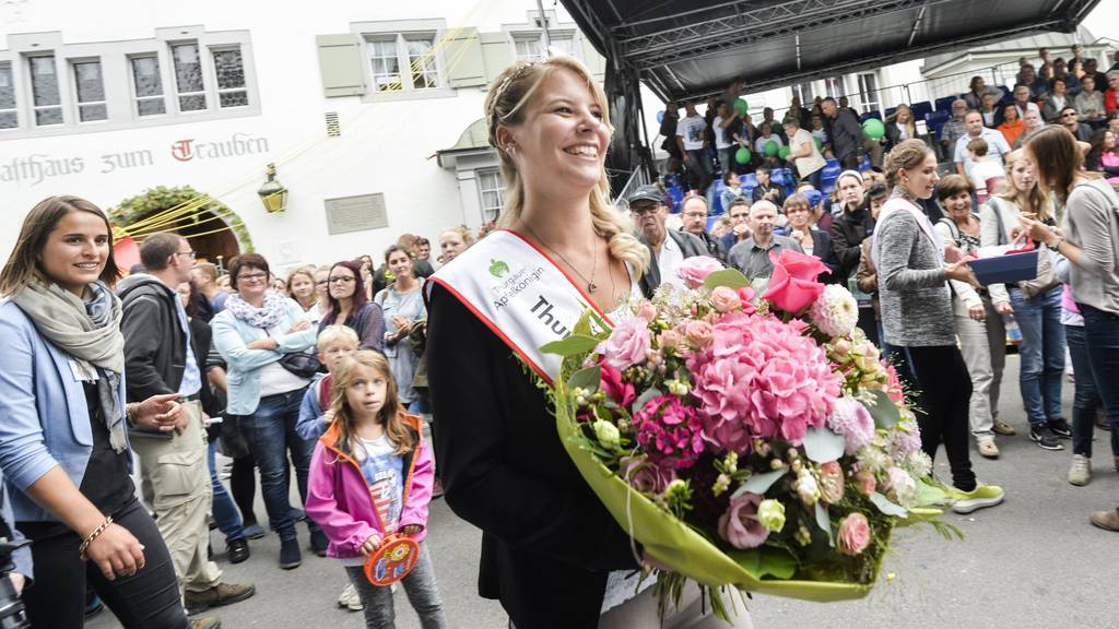Die amtierende Apfelkönigin Angela Stocker wird im kommenden Frühling heiraten