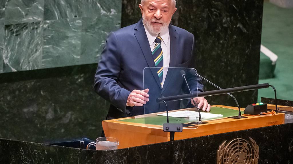 Der Präsident von Brasilien Lula da Silva will offen in ein Gespräch mit dem ukrainischen Präsidenten Wolodymyr Selenskyi gehen. Foto: Michael Kappeler/dpa