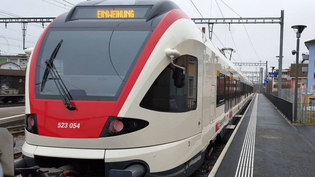 Sieht aus wie jeder Regionalzug: Die «Nationalbahn», die Aargauer Linie S28 von Zofingen (Bild) nach Lenzburg, ist für 68 Millionen Franken rundum erneuert worden.