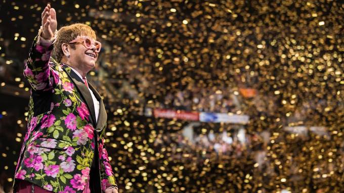 Elton John singt im Wankdorf in Bern
