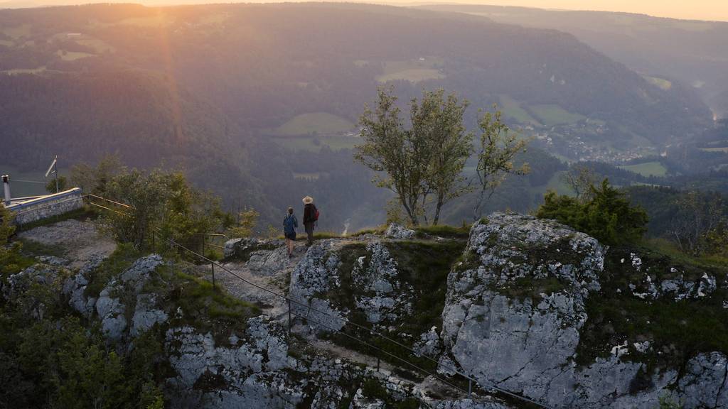 Strömender Regen, idyllische Natur und eine WC-Papier-Forelle: Wandern entlang des Doubs