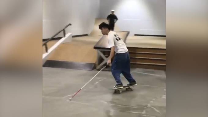 Blinder Skateboarder lässt das Internet staunen
