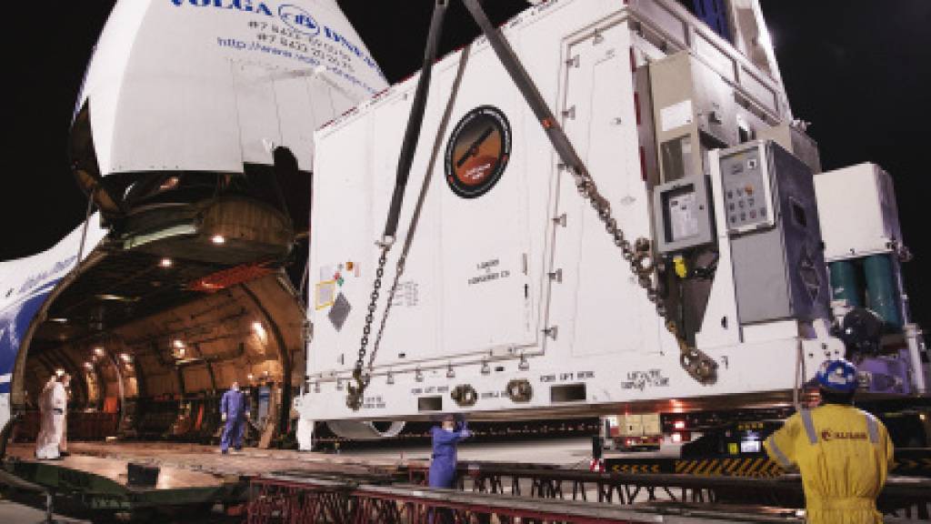Die Raumsonde Mars Hope der Emirate wird auf einem speziellen Lastwagen zu ihrem Startplatz im Raumfahrtzentrum Tanegashima transferiert. (Pressebild AETOSWire)