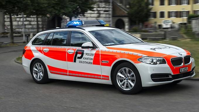 Solothurn: Töfffahrer macht sich nach Kollision mit Auto aus dem Staub