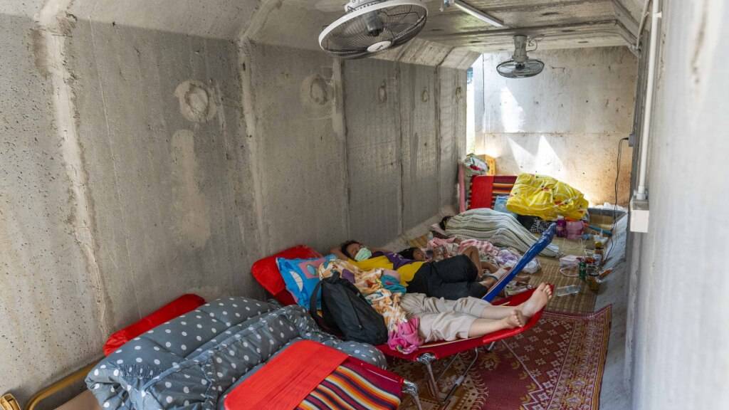 dpatopbilder - Menschen in einem Bunker in der thailändischen Provinz Surin. Foto: Adryel Talamantes/ZUMA Press Wire/dpa/Archivbild