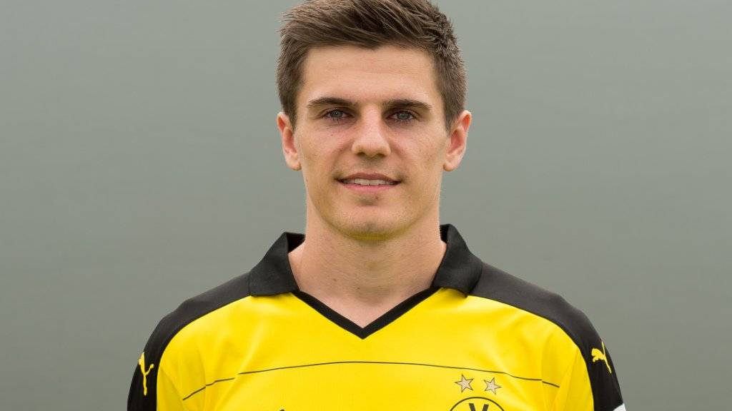 Jonas Hofmann posierte vor Saisonbeginn im Trikot von Dortmund