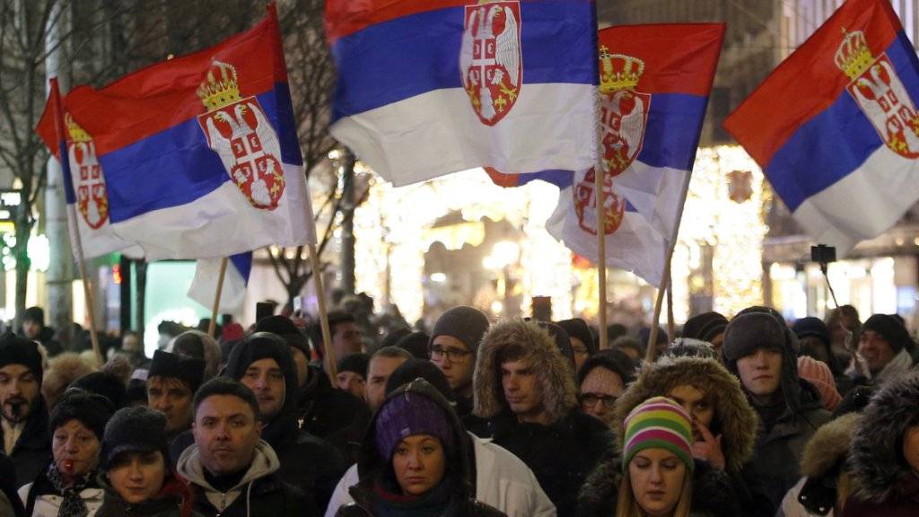 Regierungsgegner gingen in Belgrad den fünften Samstag in Folge auf die Strasse.