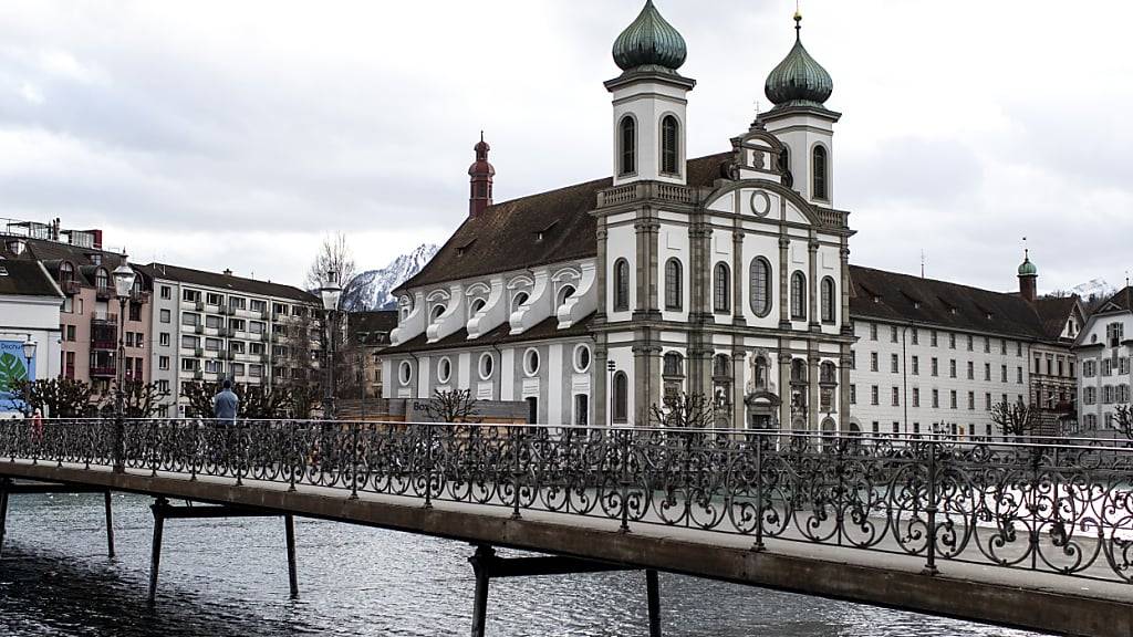 70 ukrainische Flüchtlinge werden im Hinblick auf die Ukraine-Friedenskonferenz auf dem Bürgenstock einen Flashmob auf dem Jesuitzenplatz in Luzern abhalten. (Archivbild)