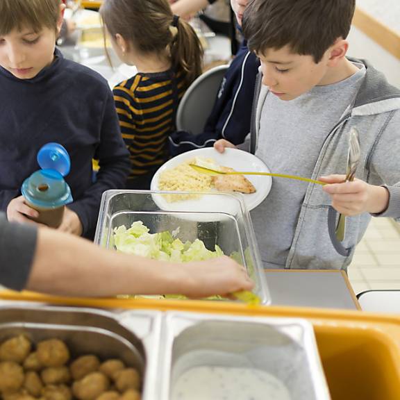 Stadtluzerner Kinder sollen standardmässig in der Schule essen