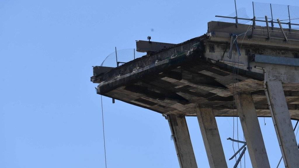 Die Betreiberin der Autobahnbrücke in Genua, die am 15. August eingestürzt ist, ist bei der Swiss Re versichert. (Archivbild)