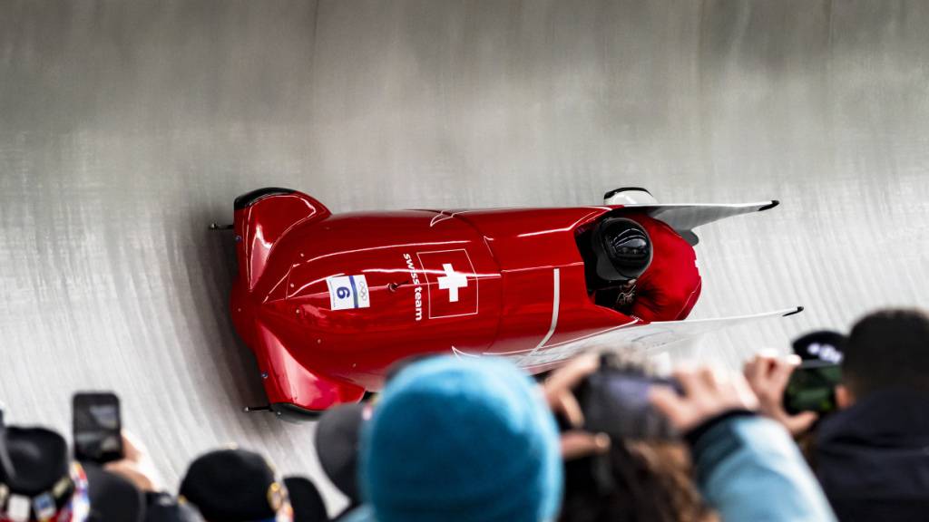 Pilot Michael Vogt steuert den Schweizer Schlitten in den 7. Zwischenrang