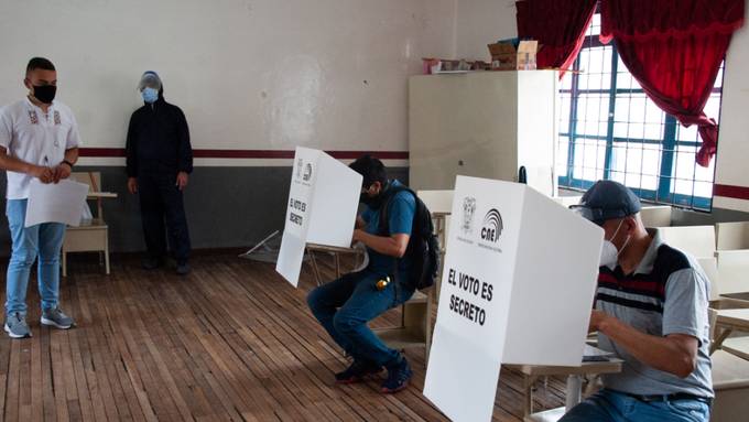 Enges Wahlergebnis: Stimmen in Ecuador werden nachgezählt