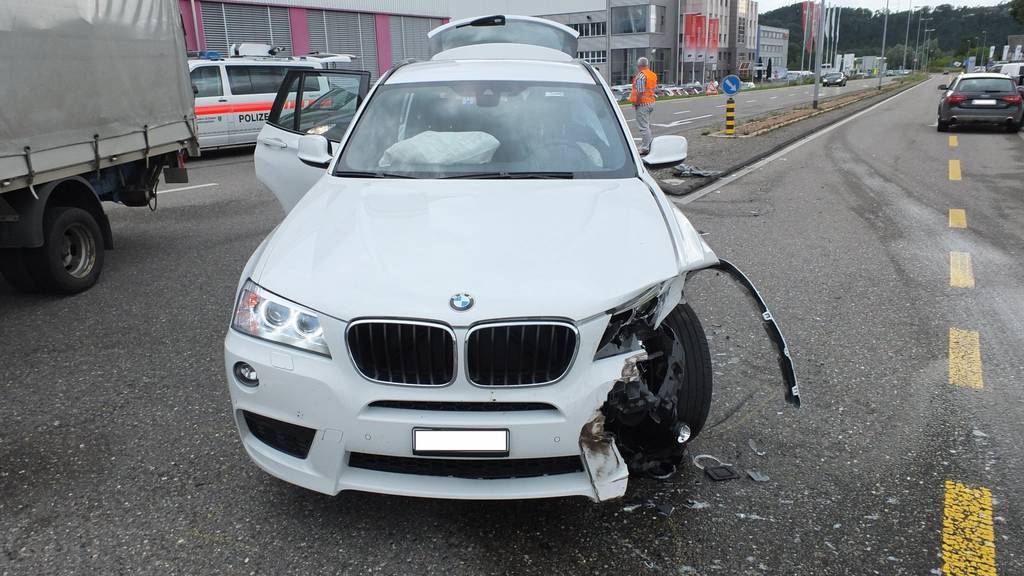 An den Autos entstand ein Sachschaden von mehreren Tausend Franken.