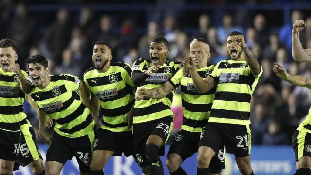 Jubel ohne Grenzen nach dem entscheidenden Penalty von Huddersfield