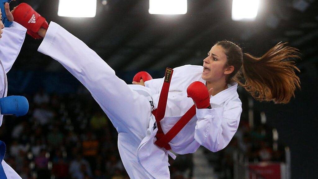 Karateka Elena Quirici (rechts) ist bei der olympischen Premiere ihrer Sportart dabei (Archivbild)