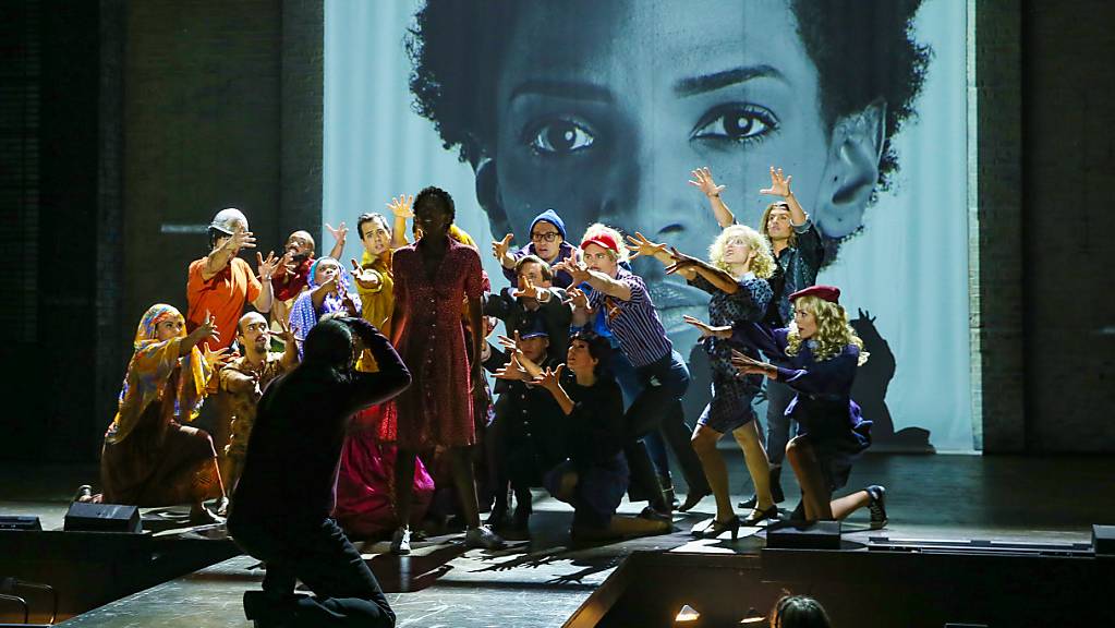 Szenenbild aus dem Musical Wuestenblume, aufgenommen bei einer Probe am Mittwoch im Stadttheater St. Gallen.