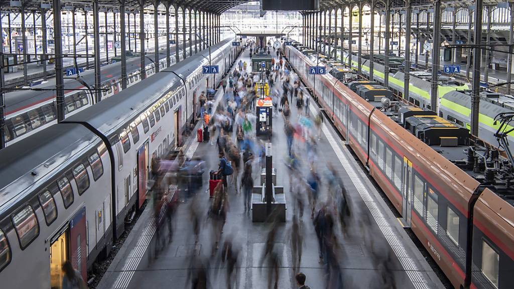 Der Luzerner Bahnhof stösst an seine Kapazitätsgrenzen. (Archivaufnahme)