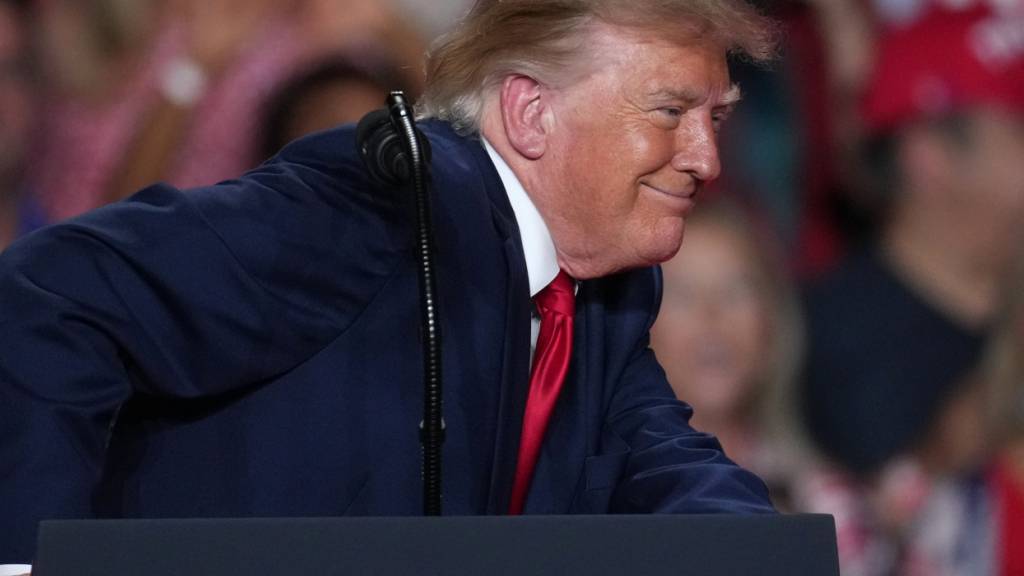 Zittern vor den Zwischenwahlen in den USA, den Midterms im November: Donald Trump muss wegen mieser Umfragewerte den Verlust der republikanischen Mehrheiten im Repräsentantenhaus und im Senat fürchten. Niedrigere Spritpreise könnten die Wähler allerdings milder stimmen. (Archivbild)