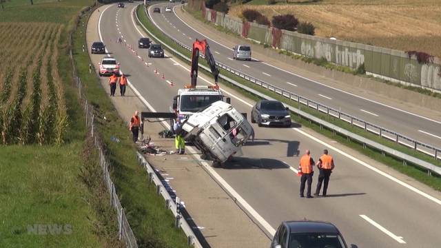 Lastwagenunfall fordert Leichtverletzten