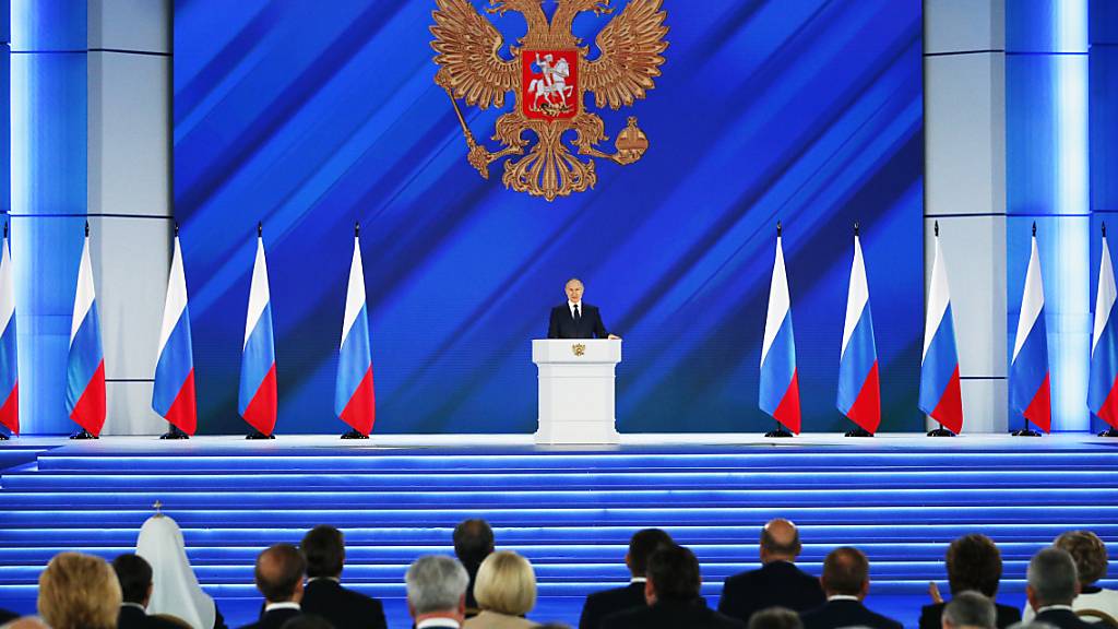 Russlands Präsident Wladimir Putin hält seine Rede an die Nation. Foto: Alexander Zemlianichenko/AP Pool/dpa