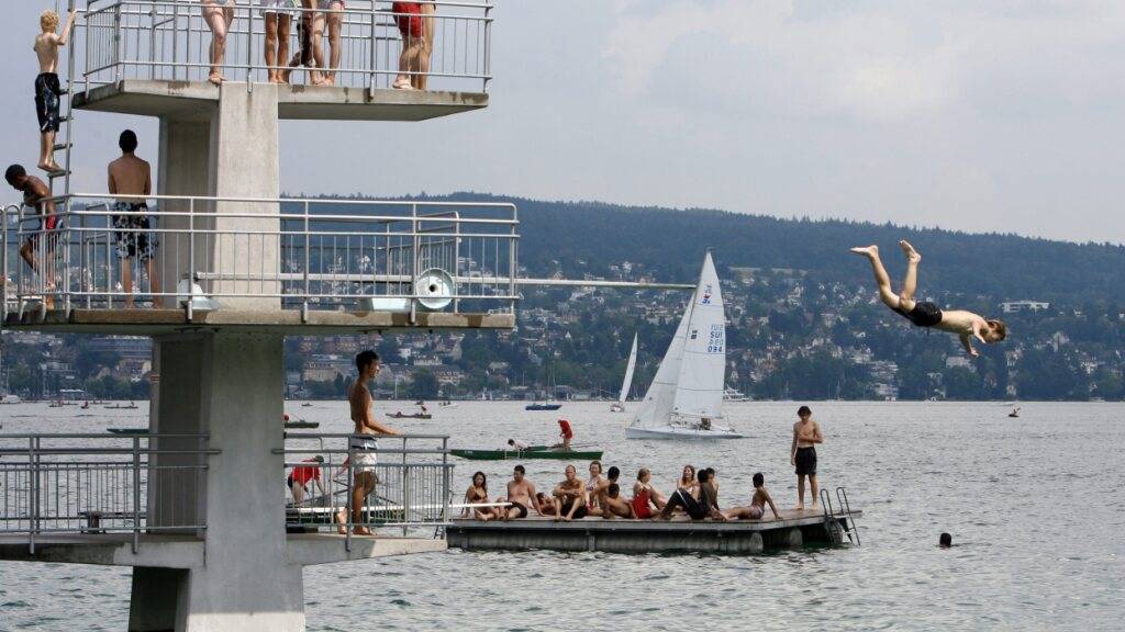 In diesem Sommer dauerte es 26 Tage länger, bis der millionste Eintritt in ein Zürcher Freibad gelöst wurde.(Archivbild)