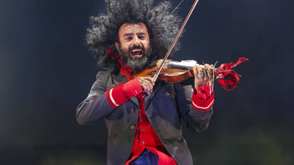 Mit dem Geiger Ara Malikian auf Weltreise im Konzertsaal