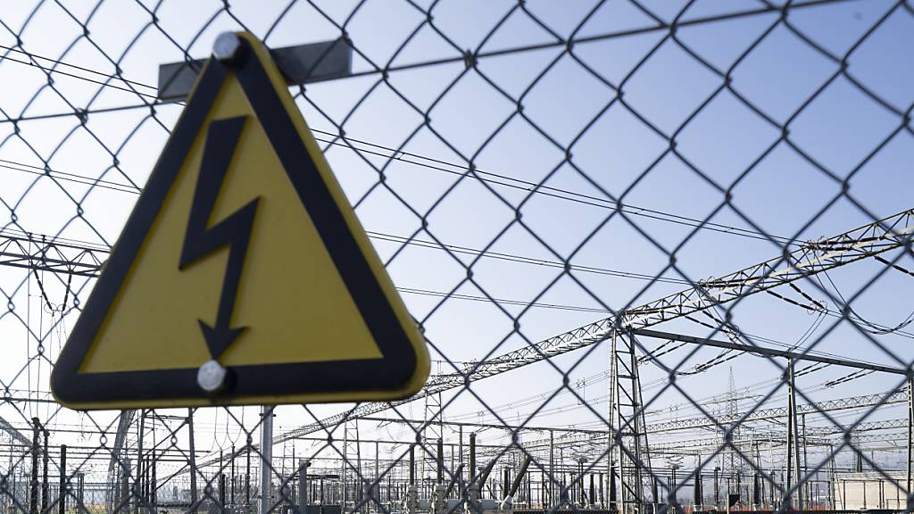 Starker Wind hat in der Surselva zu Stromunterbrüchen geführt. (Symbolbild)