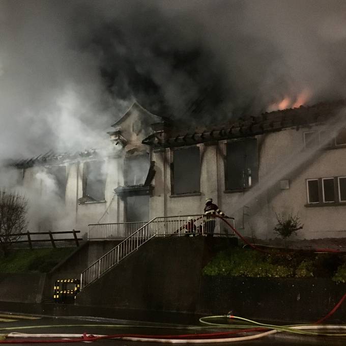 Nach Brand in Holderbank ist von der Turnhalle nur noch eine Ruine übrig