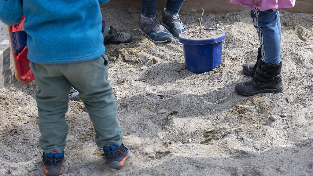 Zu viele Kinder, zu wenig Mitarbeitende: Der Betreiber einer Zürcher Kita-Kette wehrte sich vergeblich vor Gericht gegenen einen kritischen Artikel in der «NZZ». (Symbolbild)