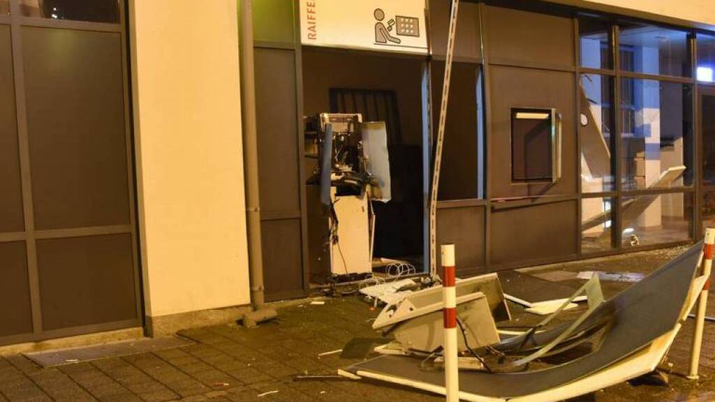 Mutmasslich hat ein heute 30-jähriger Rumäne im Dezember 2019 einen Raiffeisen-Bankomaten in Sevelen SG gesprengt. Jetzt wurde er vor Bundesgericht in Bellinzona verurteilt.
