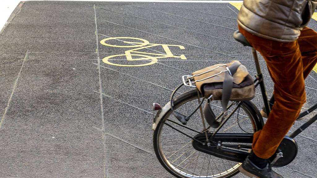 Mehr Sicherheit für Velofahrer in Beckenried: Dies fordert ein GLP-Postulat. (Symbolbild)