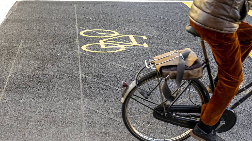 Mehr Sicherheit für Velofahrer in Beckenried: Dies fordert ein GLP-Postulat. (Symbolbild)