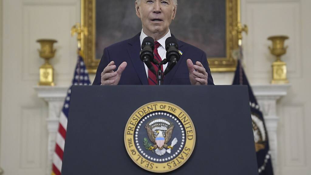 Joe Biden, Präsident der USA, spricht vor der Unterzeichnung eines Hilfspakets für die Ukraine, das auch die Unterstützung Israels, Taiwans und anderer Verbündeter umfasst. Foto: Evan Vucci/AP/dpa
