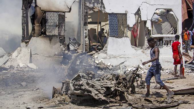 Autobombe tötet 13 Menschen in Mogadischu
