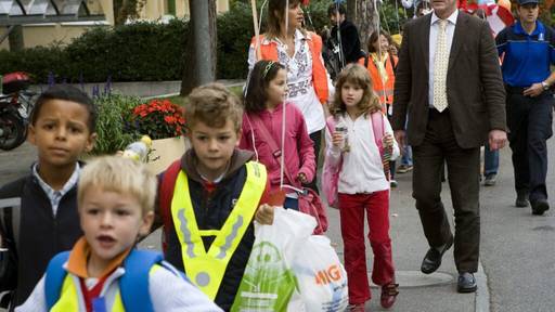 Knapp die Hälfte der Eltern schätzt den Schulweg als gefährlich ein