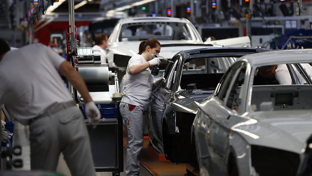 Die deutsche Industrie hat im Oktober den stärksten Produktionseinbruch seit einem halben Jahr erlitten. Insbesondere die Autohersteller wurden markant eingebremst. (Archiv)