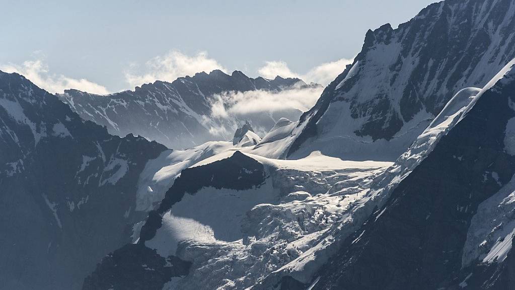 Starke Orkanböen in den Bergen: Auf dem Jungfraujoch BE wurden Windgeschwindigkeiten von 181 Stundenkilometern gemessen. (Archiv)
