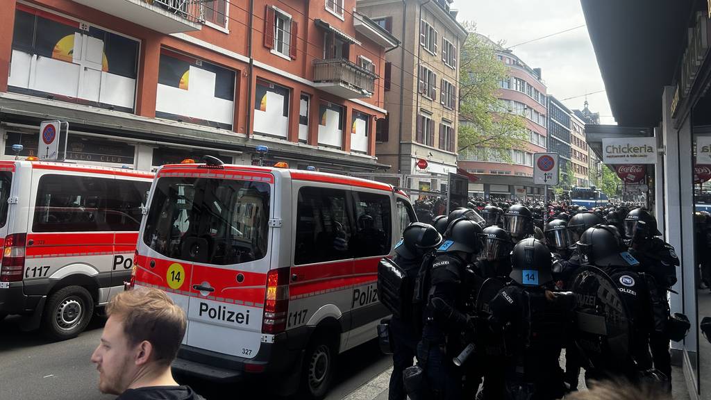 Langstrasse: Polizei erstickt Nachdemo im Keim