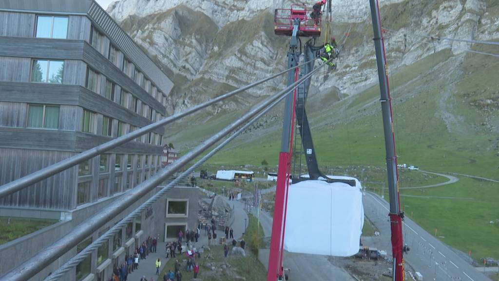 Spektakel auf der Schwägalp: Neue Kabinen der Säntisbahn werden montiert