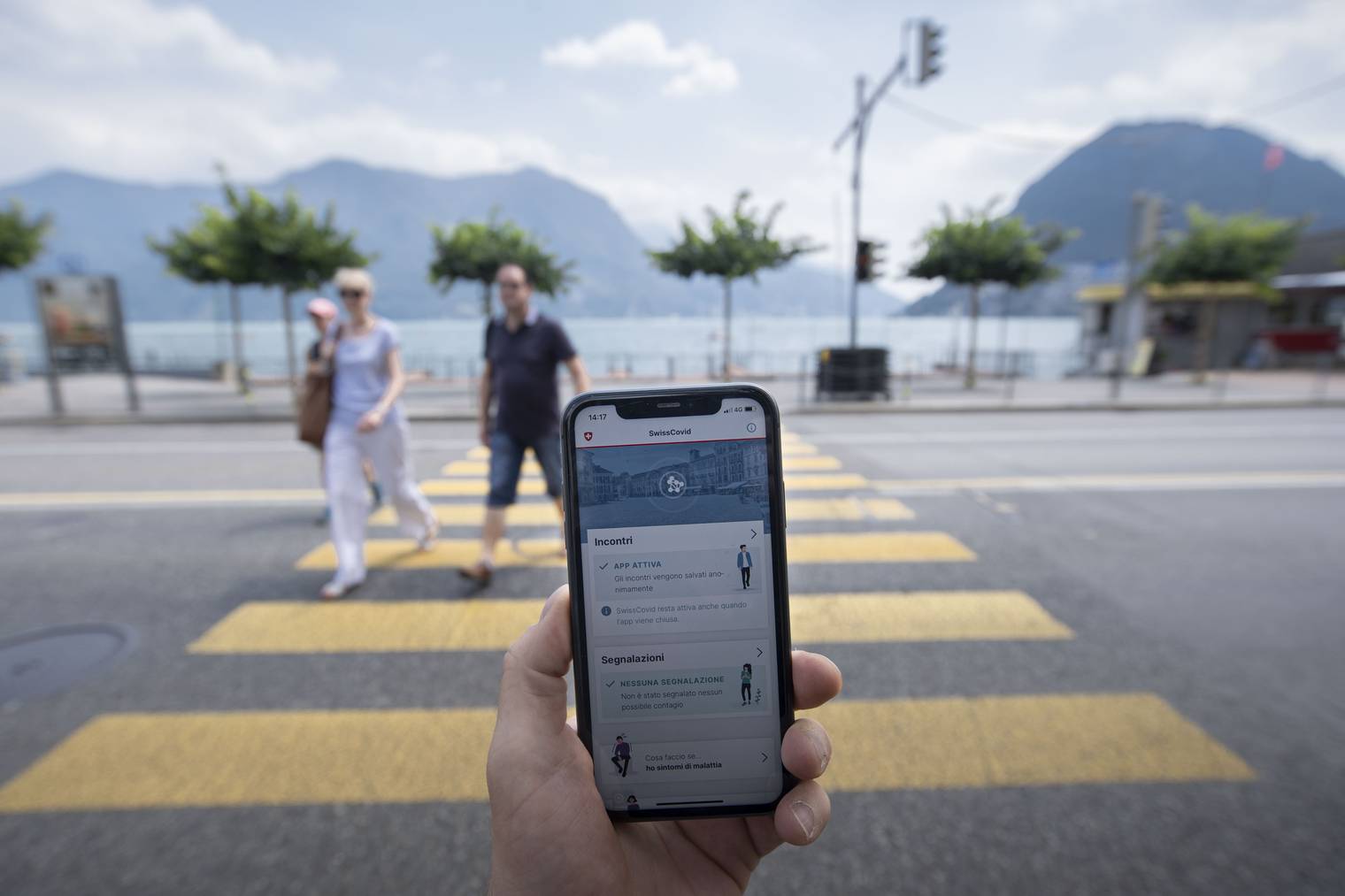 Fast eine Million Menschen in der Schweiz haben sich eine Woche nach der Lancierung die Corona-App heruntergeladen.