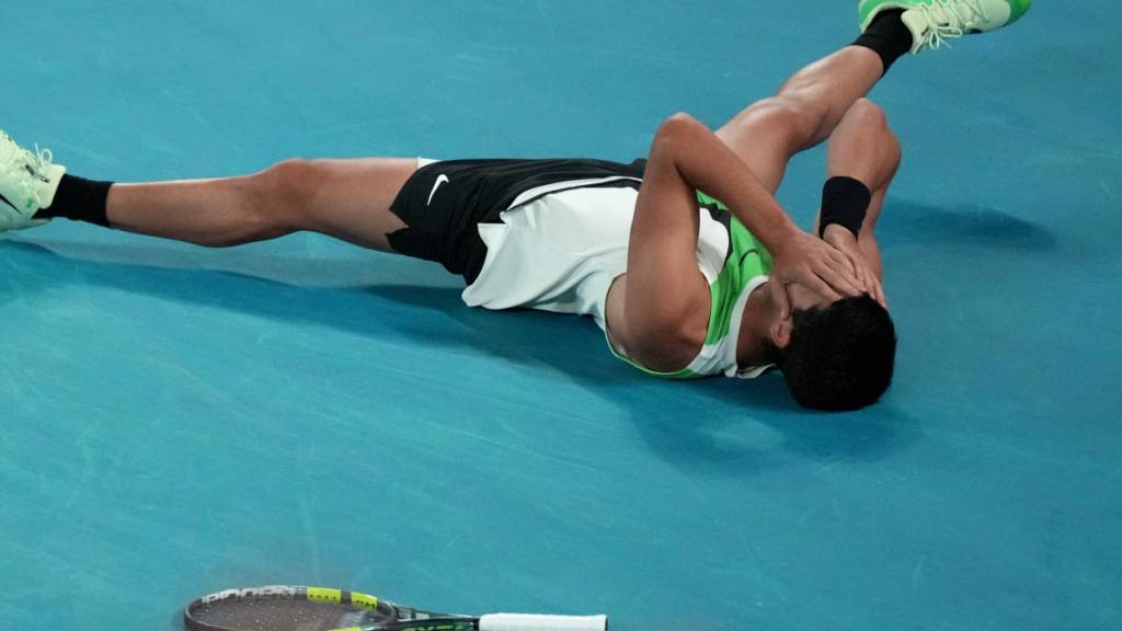 Alcaraz schlägt Djokovic und schreibt weiter Geschichte