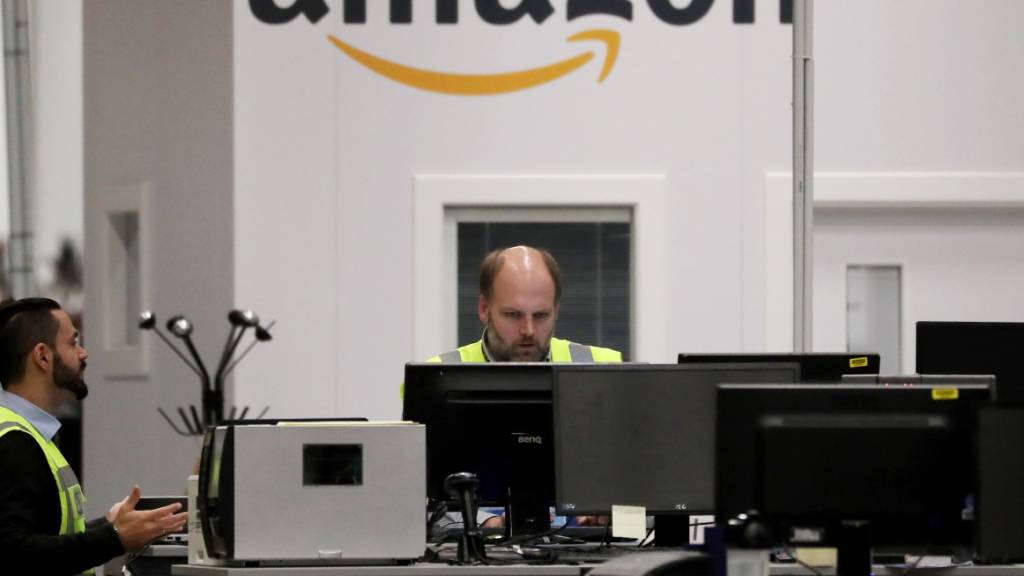 Der Online-Händler Amazon begründet seine Stellenabbau-Pläne mit  technischen Innovationen dank der Künstlichen Intelligenz (KI). (Archvbild)