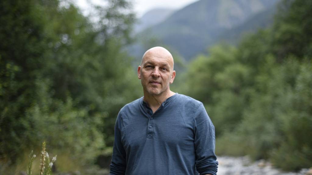 Tim Krohn weckt in seinen Erzählungen «Die Stille der Höhe» die Sehnsucht nach den Bergen. Der Autor weiss wie das geht, weil er selber zwanzig Jahre in der Stadt Zürich gewohnt hat, bevor er ins bündnerische Val Müstair gezogen ist. (Archivbild)