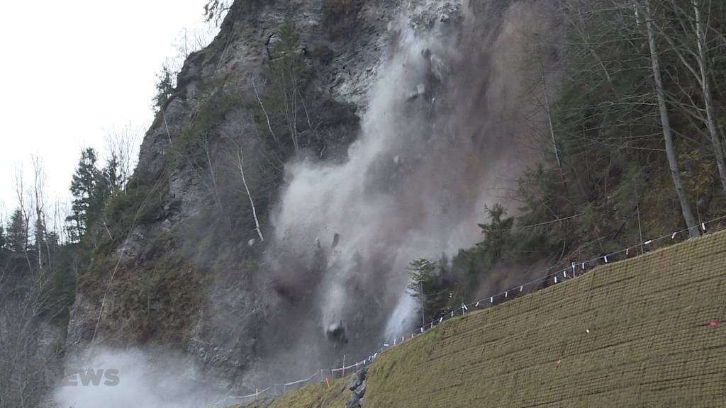 Felssturzgefahr am Thunersee: Abschnitt auf der A8 gesperrt