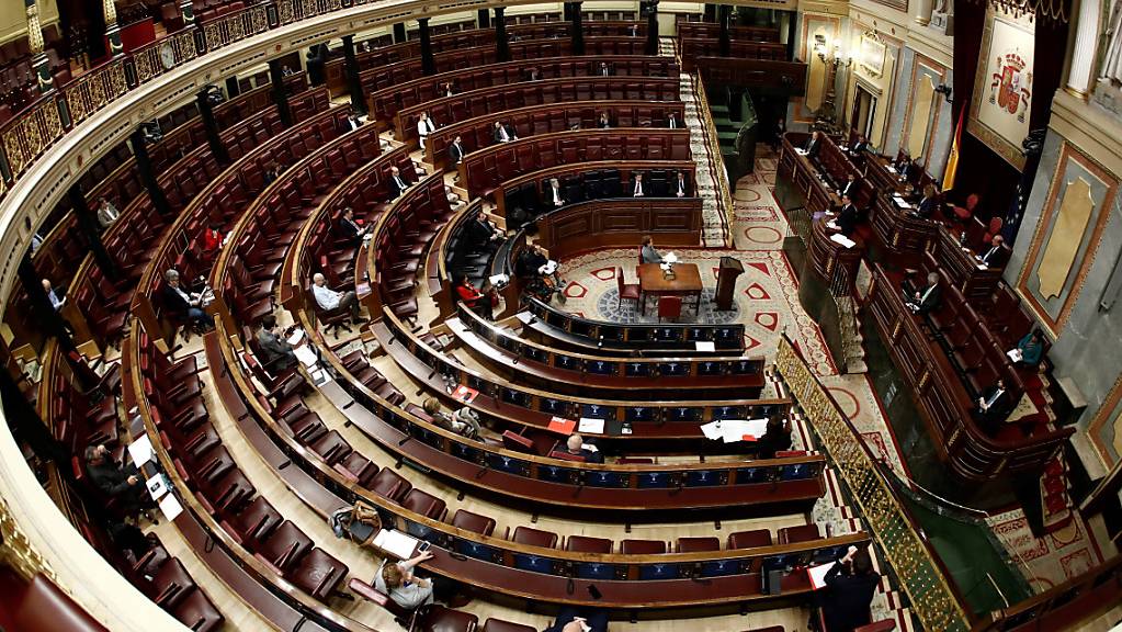 Das Parlament in Madrid hat am Donnerstagmorgen die Ausnahmesituation in Spanien bis Mitte April bewilligt.