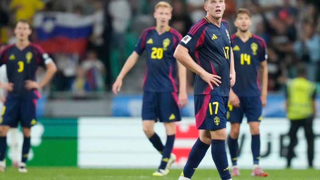 Die enttäuschten Schweden nach dem späten Gegentor