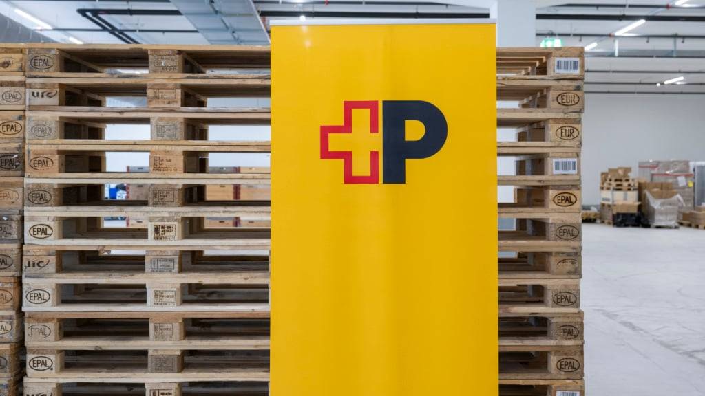 Die Post hat in den ersten neun Monaten 2025 ein Betriebsergebnis von 183 Millionen Franken erzielt -  das ist 58 Millionen Franken weniger, als in der Vorjahresperiode. Im Bild das neue Lagerlogistikzentrum der Schweizerischen Post in Villmergen AG. (Archivbild)