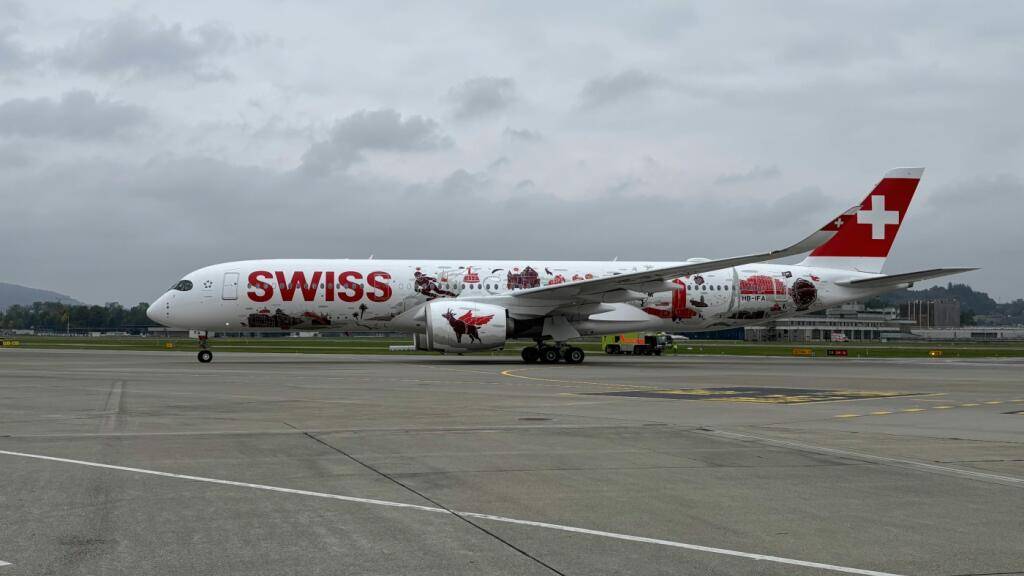 Am Donnerstagnachmittag ist der erste neue Airbus-Langstreckenflieger des Typs A350 am Flughafen Zürich gelandet.