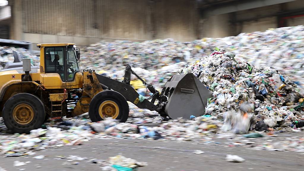Weitere Etappe geschafft für nationales Plastikrecycling in der Schweiz: Dafür setzten sich unter anderem Tetra Pak, Emmi, Nestlé, Coop und Migros ein. (Archivbild)